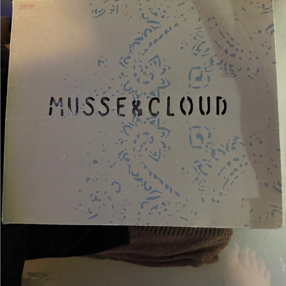 Size 8 - Musse and Cloud leather boots.